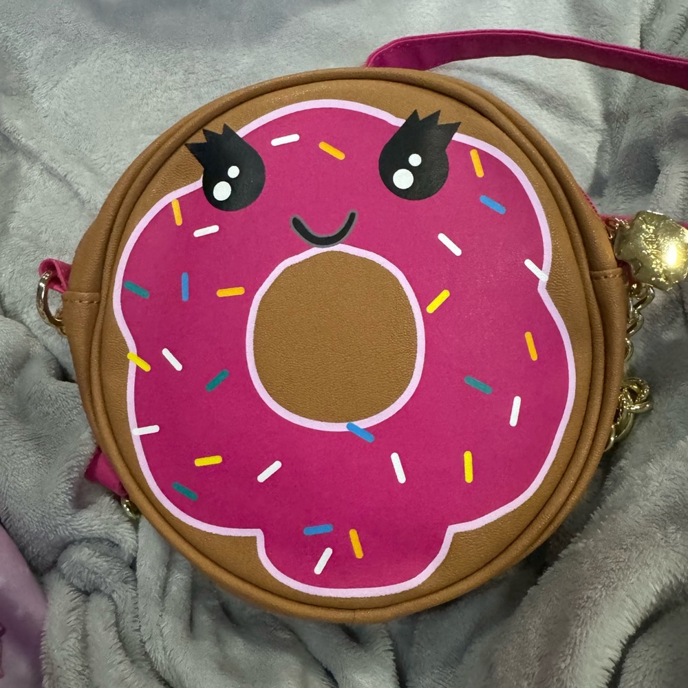 Betsey Johnson luv betsey donut cross bag purse